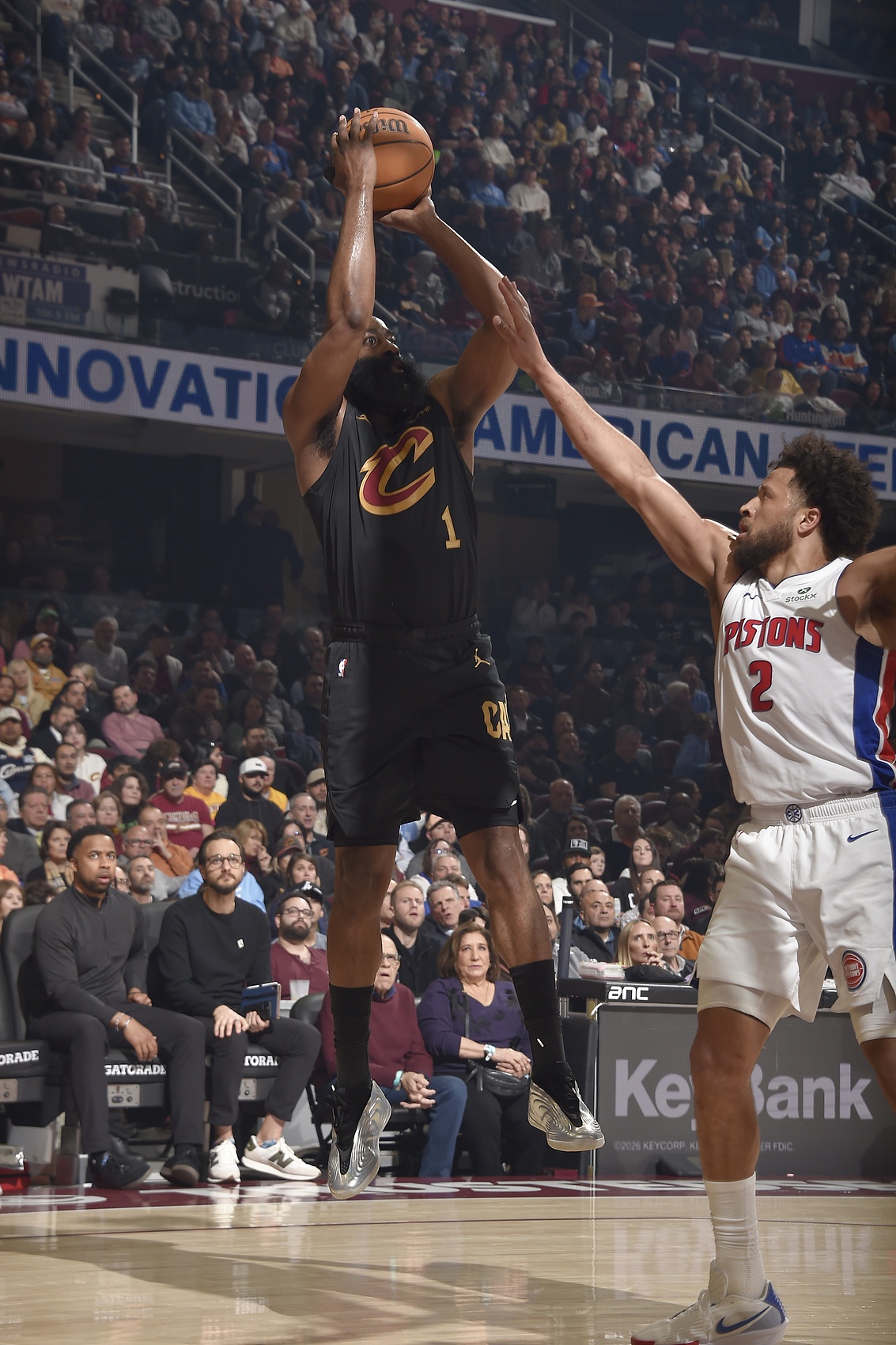 开云体育下载-张佳玮:哈登没坎宁安好但能操作活塞防守 骑士未必更强但更完整