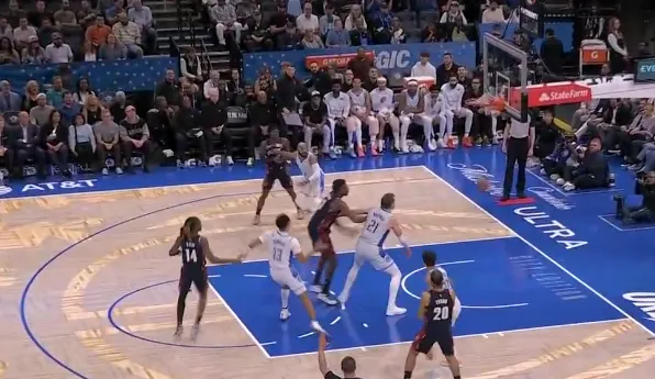 开云官方-哈登运球干拔三分再中,开局3中3连砍8分3助攻